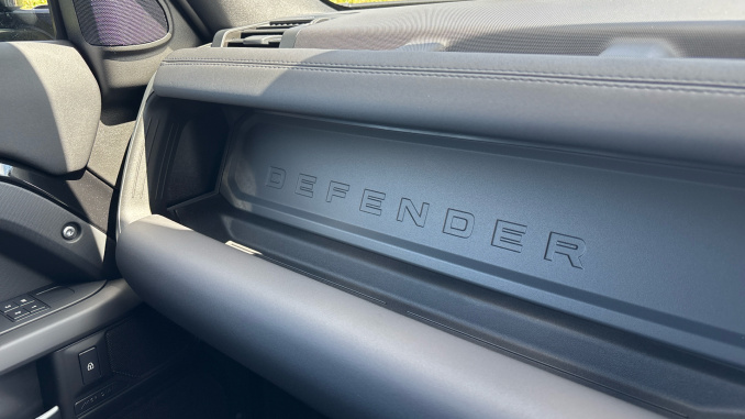 Land Rover Defender 3.0 D250 X-Dynamic SE 110 5dr Auto Diesel Estate - Image 22